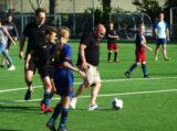 Laatste training S.K.N.W.K. JO11-1JM van seizoen 2022-2023 (partijtje tegen de ouders) (45/221)